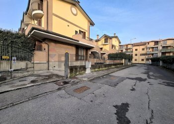 Edificio all\'aperto - Box via Unione Europea
 
2, Pozzo d'Adda - foto 19