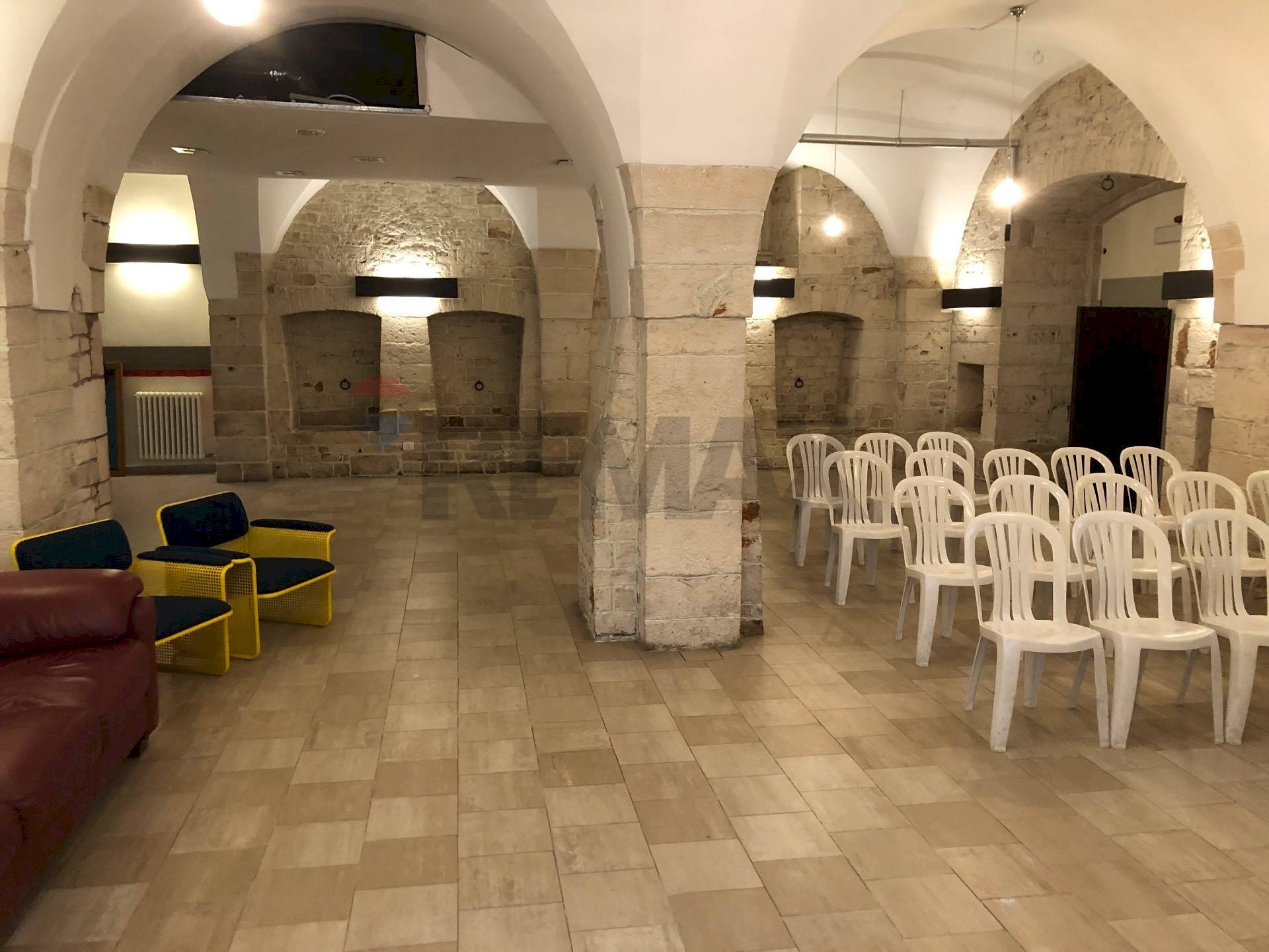 Cantina - Commercial Premises Via della libertà
 
6, Putignano - photo 2