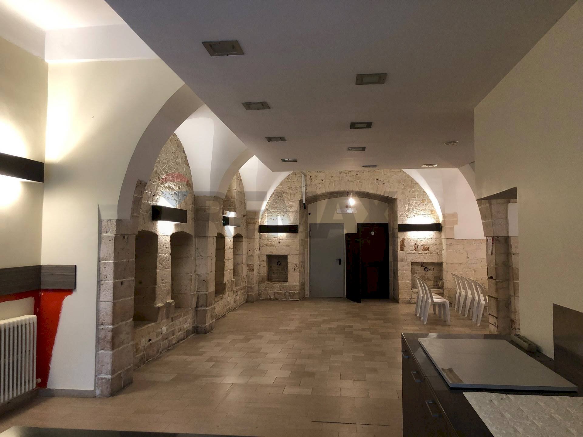 Ricezione / Lobby - Commercial Premises Via della libertà
 
6, Putignano - photo 3