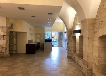 Ricezione / Lobby - Commercial Premises Via della libertà
 
6, Putignano - photo 4