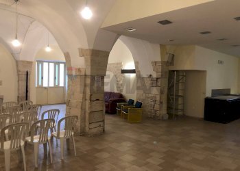 Sala da pranzo - Commercial Premises Via della libertà
 
6, Putignano - photo 11