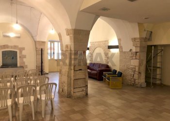 Sala da pranzo - Commercial Premises Via della libertà
 
6, Putignano - photo 17