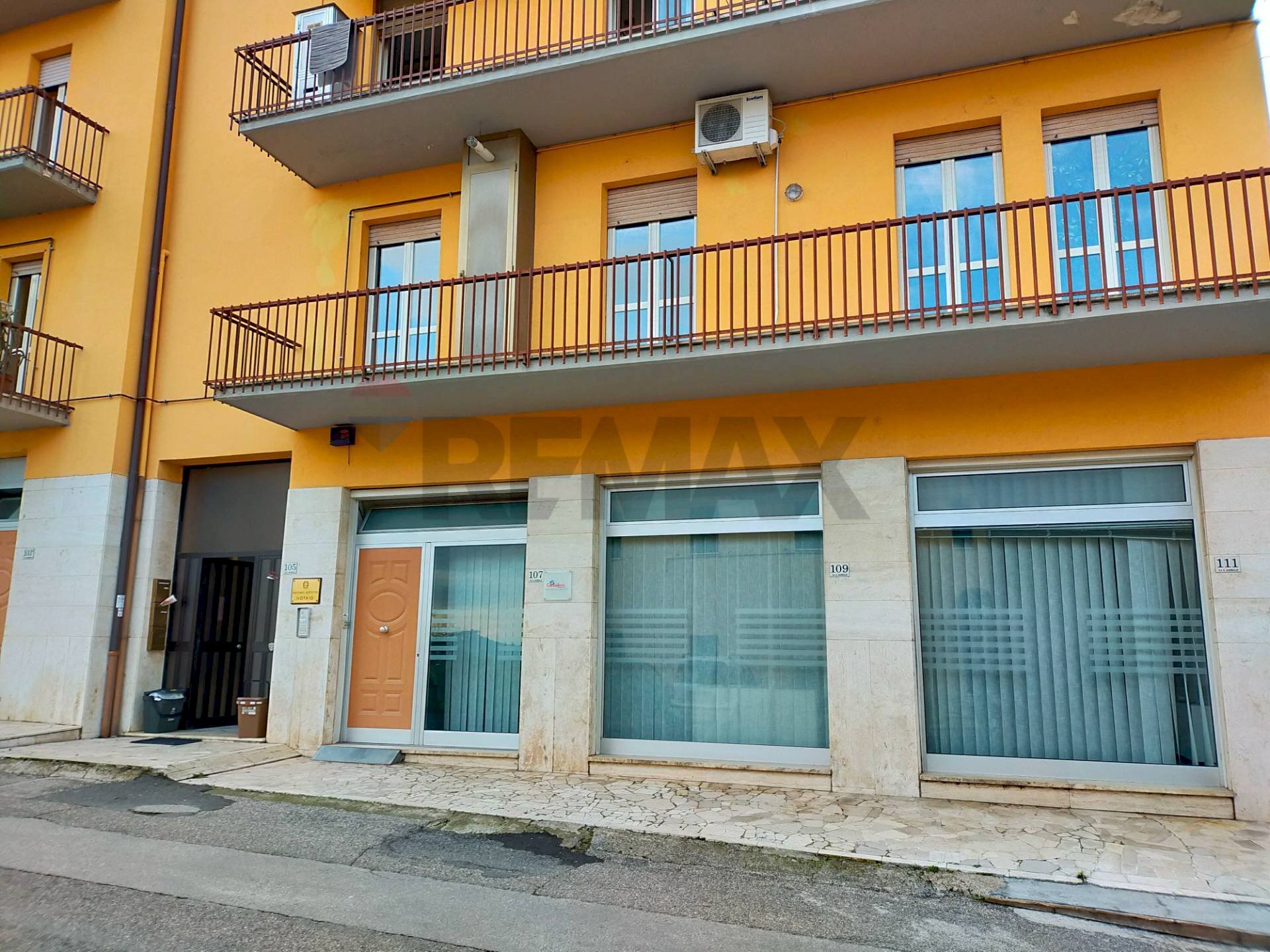 Edificio all\'aperto - Office Via Giuseppe Garibaldi
 
107, Magione - photo 1