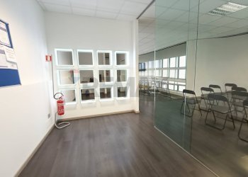 Hall / corridoio - Ufficio Via Giuseppe Garibaldi
 
107, Magione - foto 10