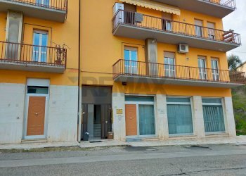 Edificio all\'aperto - Ufficio Via Giuseppe Garibaldi
 
107, Magione - foto 27