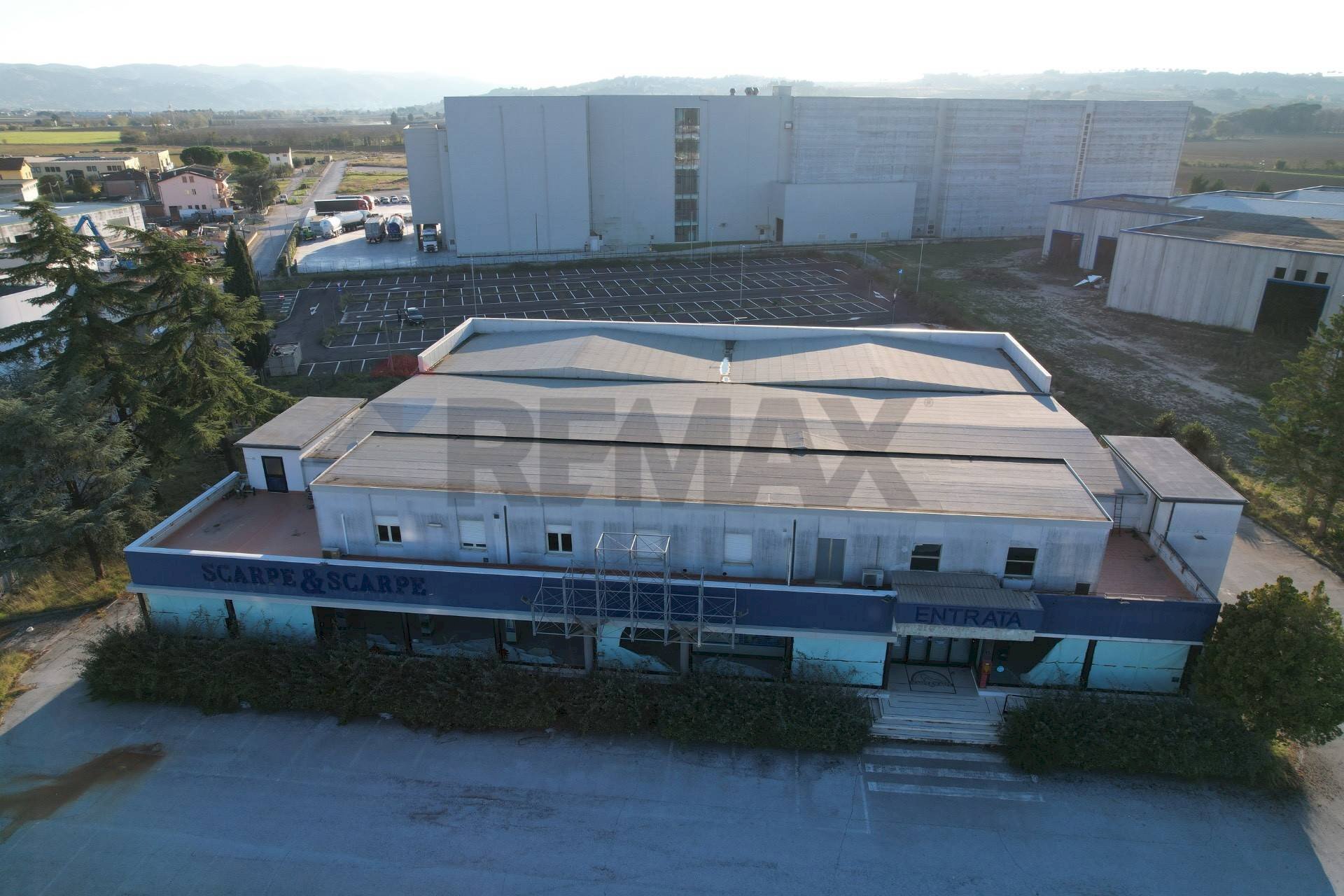Edificio all\'aperto - Commercial Premises san padre pio
 
25, Bastia Umbra - photo 2