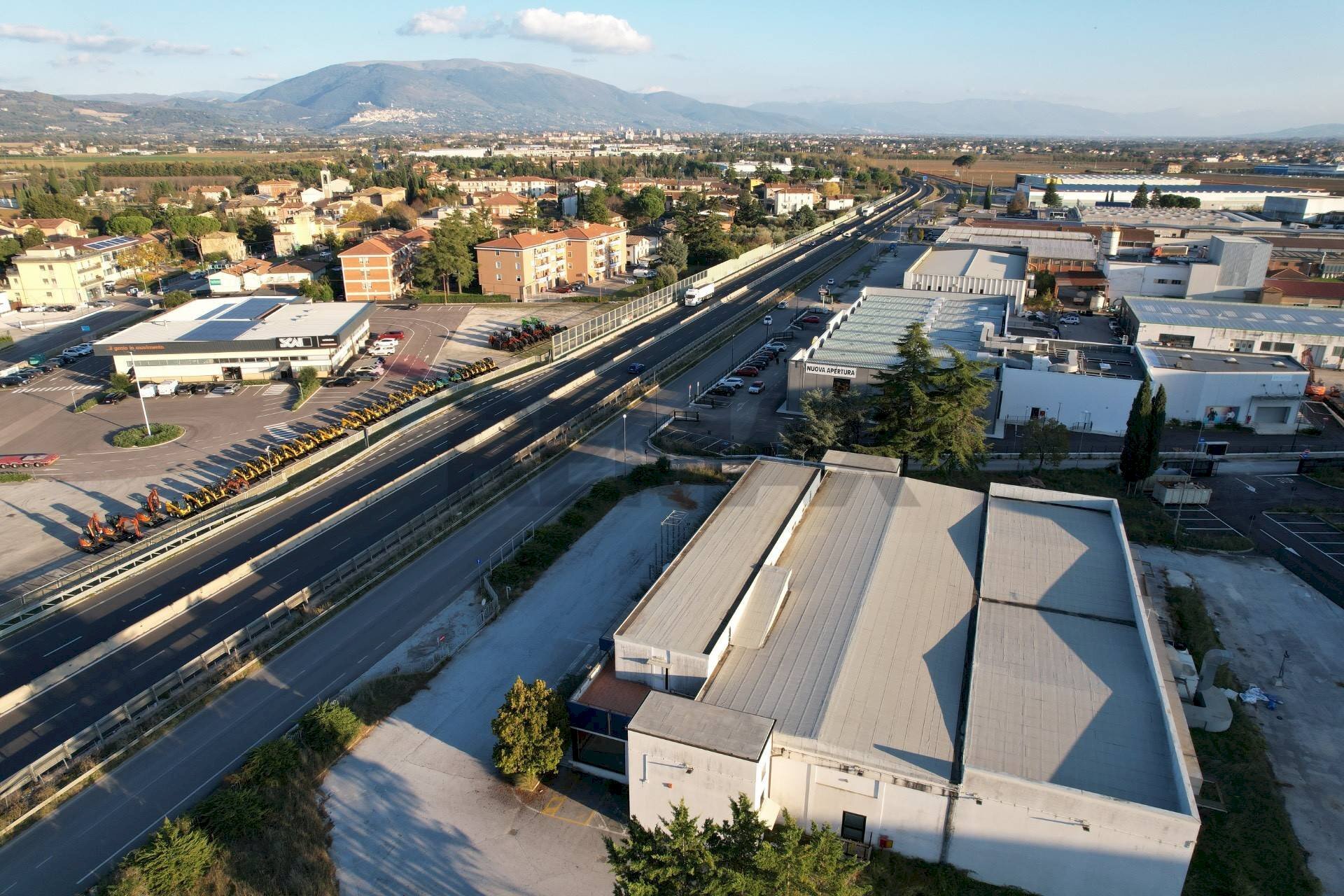Edificio all\'aperto - Commercial Premises san padre pio
 
25, Bastia Umbra - photo 3