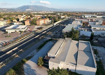 Edificio all\'aperto - Commercial Premises san padre pio
 
25, Bastia Umbra - photo 3