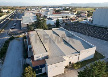 Edificio all\'aperto - Commercial Premises san padre pio
 
25, Bastia Umbra - photo 5