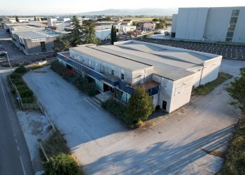 Edificio all\'aperto - Commercial Premises san padre pio
 
25, Bastia Umbra - photo 6