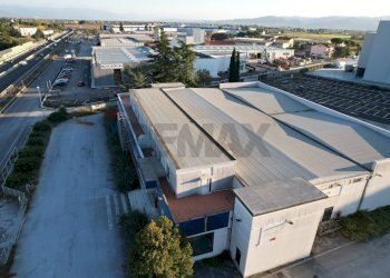 Edificio all\'aperto - Commercial Premises san padre pio
 
25, Bastia Umbra - photo 11