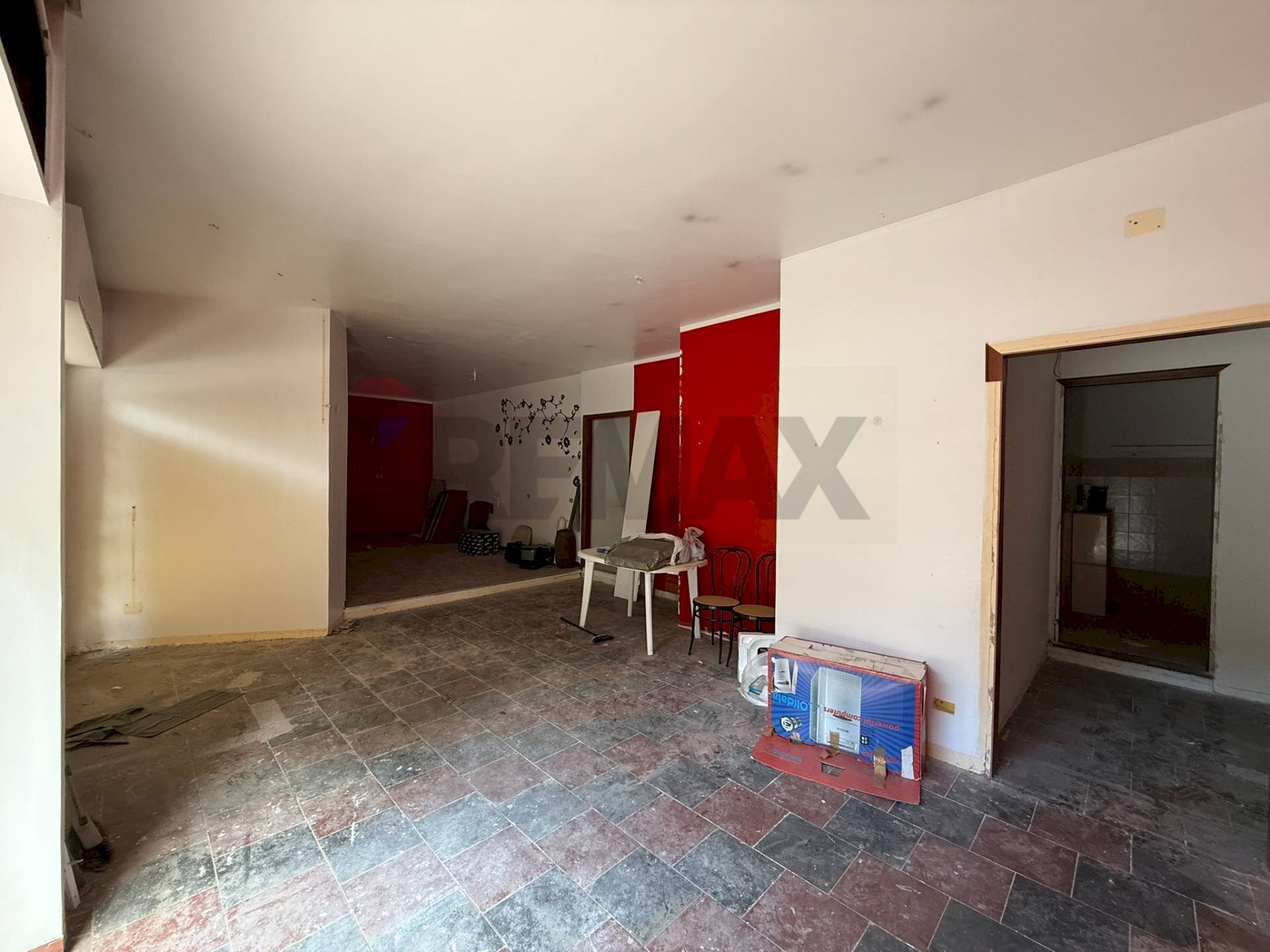 Stanza vuota - Locale Commerciale viale annunziata
 
59, Priolo Gargallo - foto 2