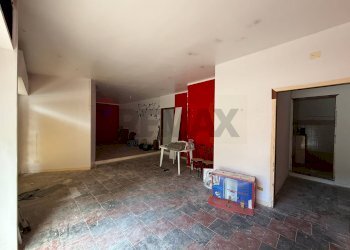 Stanza vuota - Locale Commerciale viale annunziata
 
59, Priolo Gargallo - foto 2