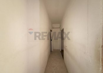 Hall / corridoio - Locale Commerciale viale annunziata
 
59, Priolo Gargallo - foto 8