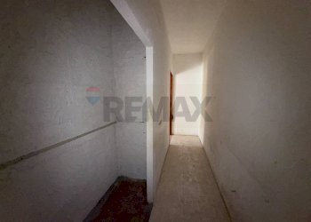 Hall / corridoio - Locale Commerciale viale annunziata
 
59, Priolo Gargallo - foto 14