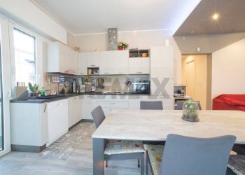 Cucina - Casa indipendente Costa Volpino - foto 3