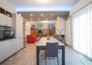 Sala da pranzo - Casa indipendente Costa Volpino - foto 8