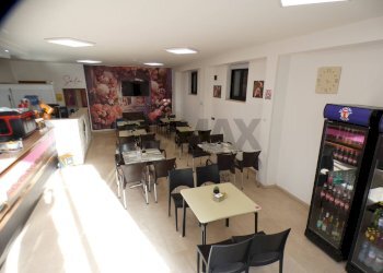 Sala da pranzo - Bar Tavola Calda - Fredda Via Pizzomunno
 
5, Vieste - foto 4