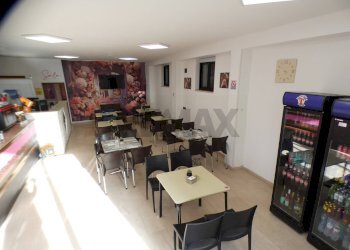 Sala da pranzo - Bar Tavola Calda - Fredda Via Pizzomunno
 
5, Vieste - foto 5