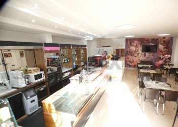 Sala da pranzo - Bar Tavola Calda - Fredda Via Pizzomunno
 
5, Vieste - foto 6