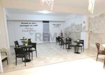 Sala da pranzo - Bar Tavola Calda - Fredda Via Pizzomunno
 
5, Vieste - foto 22