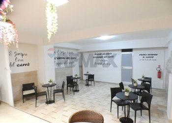 Sala da pranzo - Bar Tavola Calda - Fredda Via Pizzomunno
 
5, Vieste - foto 26