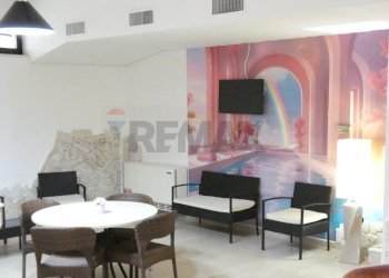 Sala da pranzo - Bar Tavola Calda - Fredda Via Pizzomunno
 
5, Vieste - foto 30