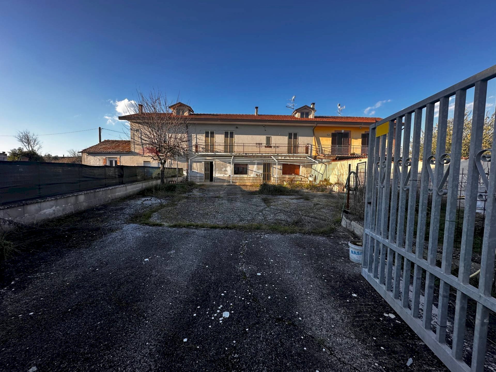 Edificio all\'aperto - Casa semi indipendente via padre pio
 
211, Benevento - foto 1