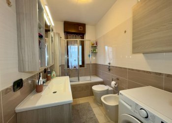 Bagno finestrato - Trilocale Via Ludovico Ariosto
 
9, Vimodrone - foto 15