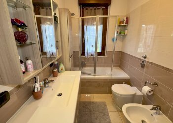 Bagno finestrato - Trilocale Via Ludovico Ariosto
 
9, Vimodrone - foto 16