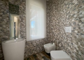 Bagno finestrato - Villa Via Nazionale Dei Giovi
 
94, Lentate sul Seveso - foto 20