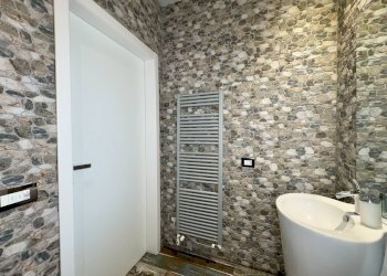 Bagno finestrato - Villa Via Nazionale Dei Giovi
 
94, Lentate sul Seveso - foto 21