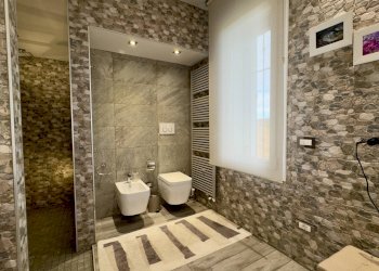 Bagno finestrato - Villa Via Nazionale Dei Giovi
 
94, Lentate sul Seveso - foto 36