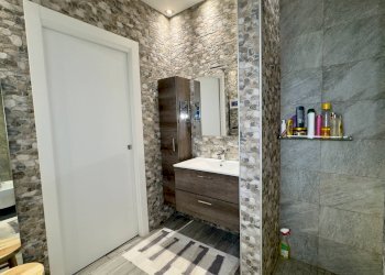 Bagno finestrato - Villa Via Nazionale Dei Giovi
 
94, Lentate sul Seveso - foto 38