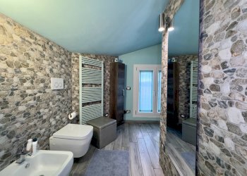 Bagno finestrato - Villa Via Nazionale Dei Giovi
 
94, Lentate sul Seveso - foto 42