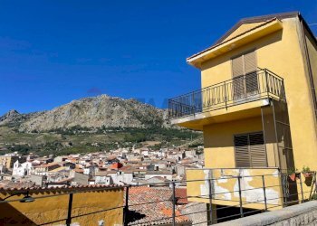 Vista delle montagne - Villa Bifamiliare VIA RUSSOTTO
 
36, Piana degli Albanesi - foto 16