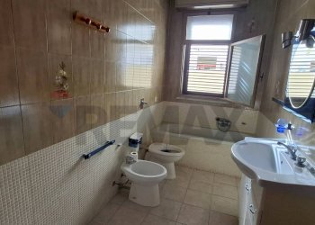 Bagno - Appartamento via Palestro n 87
 
93, Vittoria - foto 5