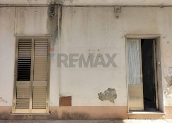 Edificio all\'aperto - Casa indipendente G.Ulivi
 
16-18, Comiso - foto 3