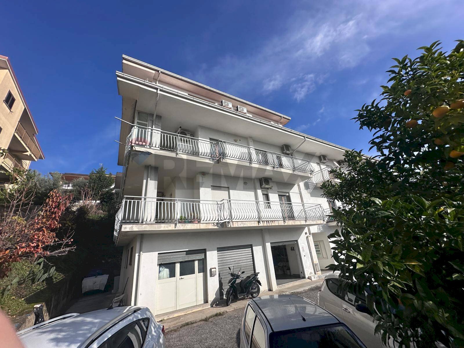 Edificio all\'aperto - Trilocale via antonio de curtis
7, Rovito - foto 2