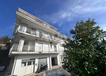 Edificio all\'aperto - Trilocale via antonio de curtis
 
7, Rovito - foto 1