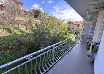 Balcone - Trilocale via antonio de curtis
 
7, Rovito - foto 28