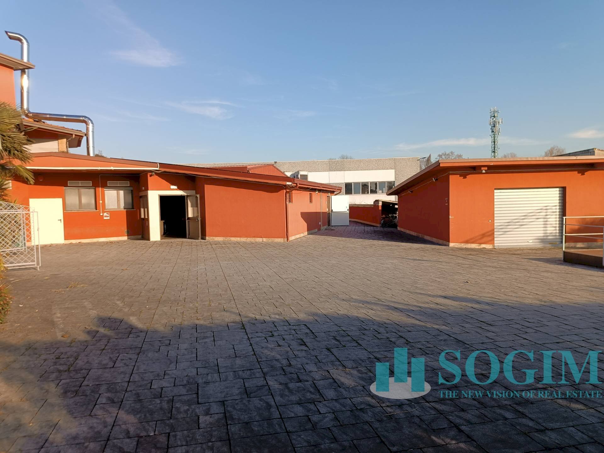 Esterno_1 - Locale Commerciale Via Repubblica
 
7, Lurate Caccivio - foto 2