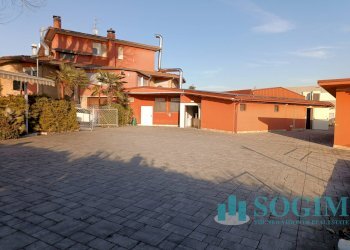 Esterno - Commercial Premises Via Repubblica
 
7, Lurate Caccivio - photo 1