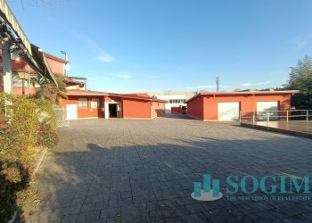 Esterno_2 - Commercial Premises Via Repubblica
 
7, Lurate Caccivio - photo 3