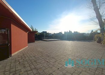 Esterno_4 - Commercial Premises Via Repubblica
 
7, Lurate Caccivio - photo 5