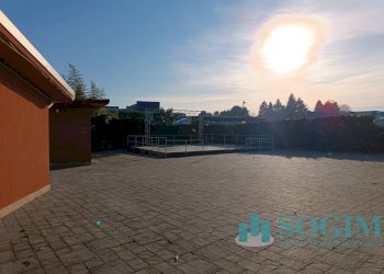 Esterno_7 - Commercial Premises Via Repubblica
 
7, Lurate Caccivio - photo 22