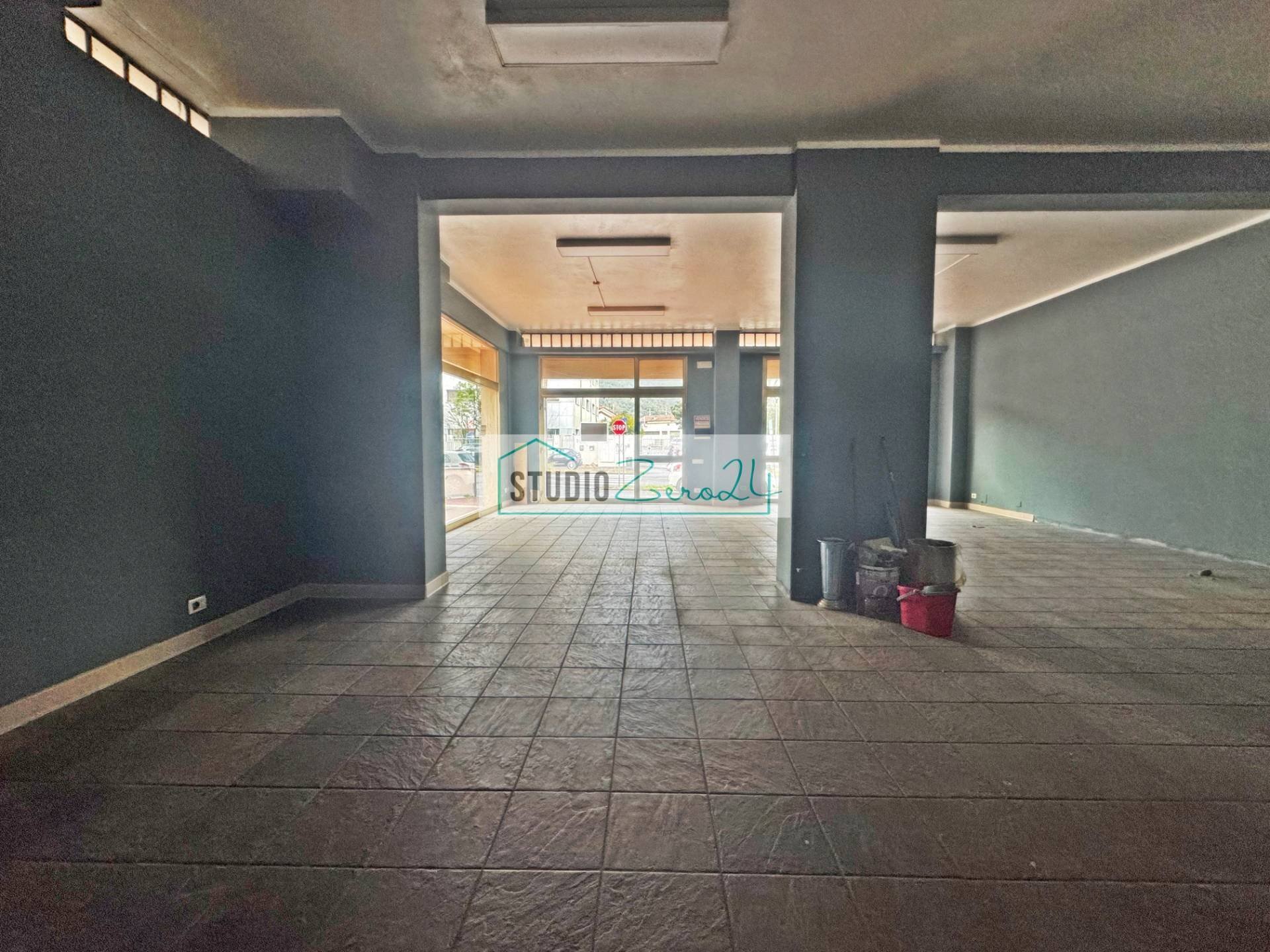 Foto 3 - Commercial Premises VIALE STAZIONE, Massa - photo 3