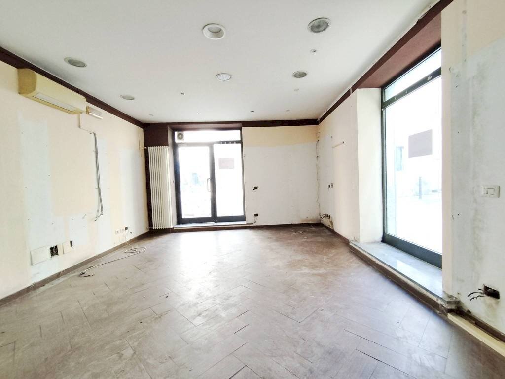 Interno non residenziale - Negozio largo John Fitzgerald Kennedy, Rho - foto 3