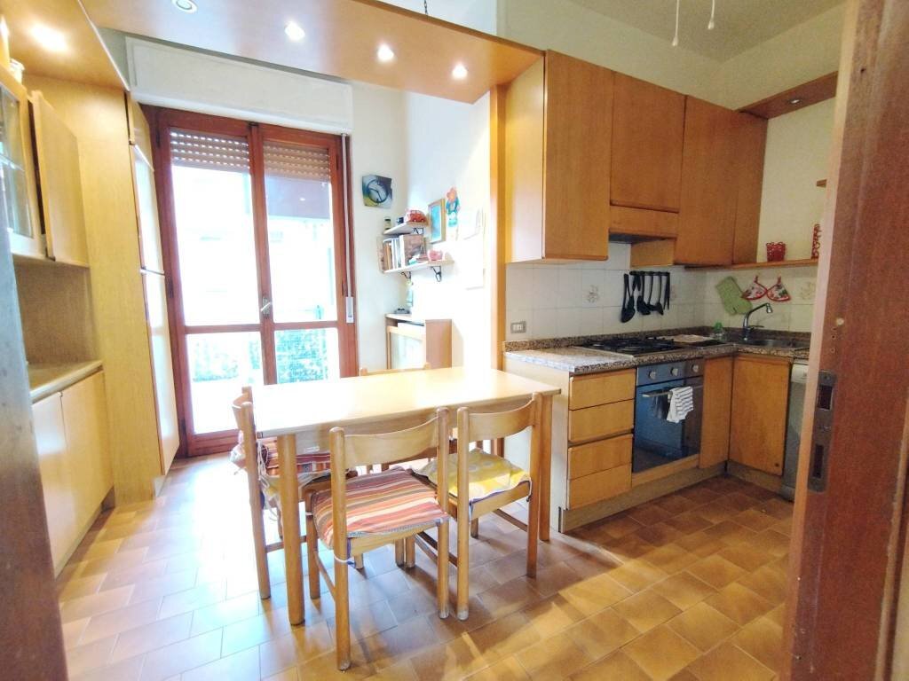 Cucina - Quadrilocale piazza Europa, 23, San Vittore Olona - foto 3