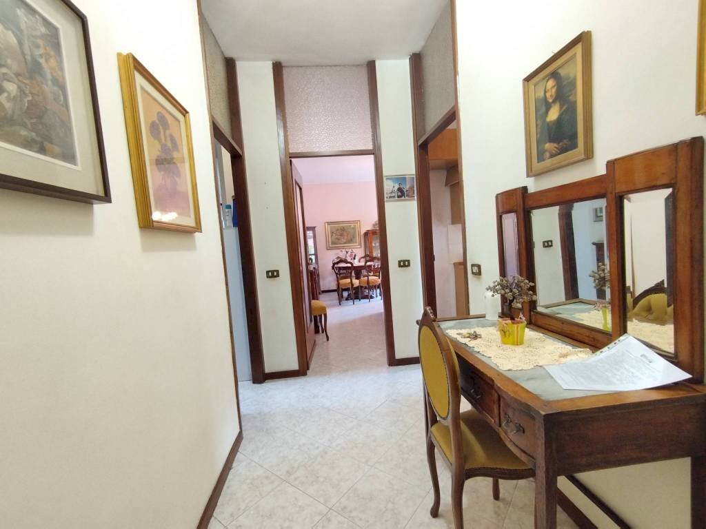 Corridoio - Quadrilocale via Europa, 10, San Vittore Olona - foto 3